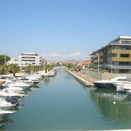 Au Coeur De Port Frejus - T2 30 M² - Tout A Pied Εξωτερικό φωτογραφία